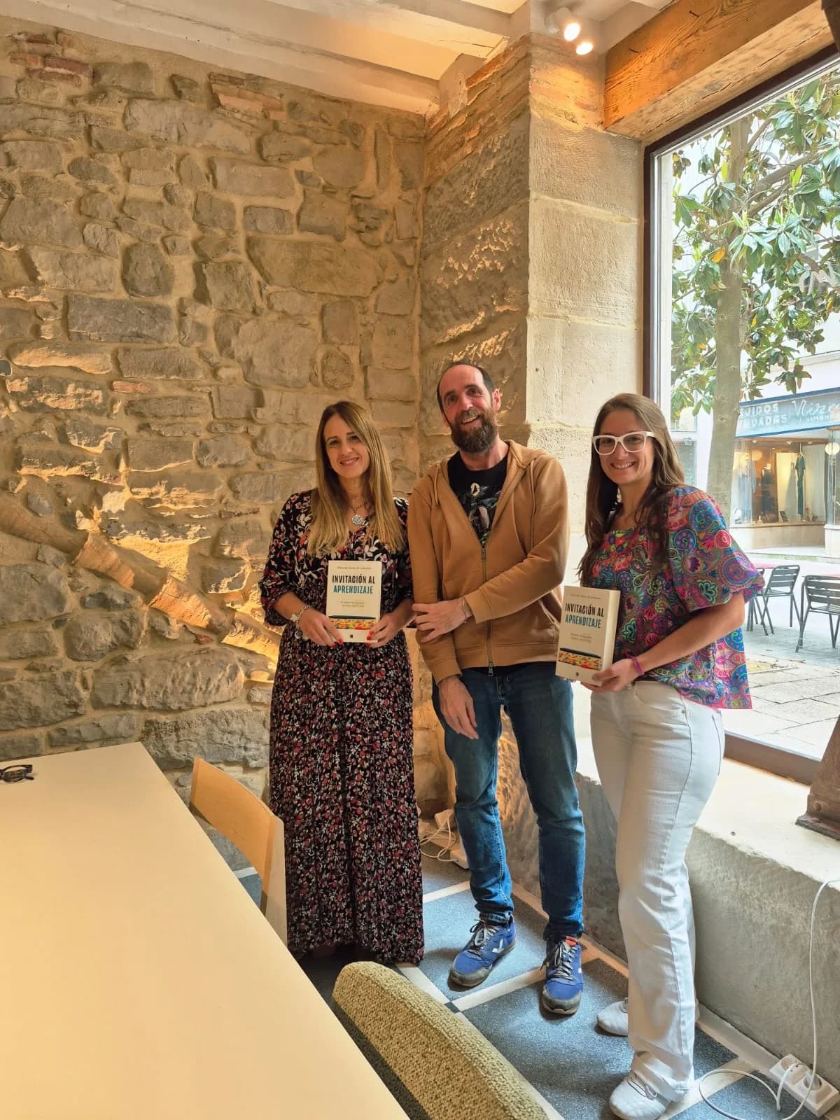 Equipo con su publicación